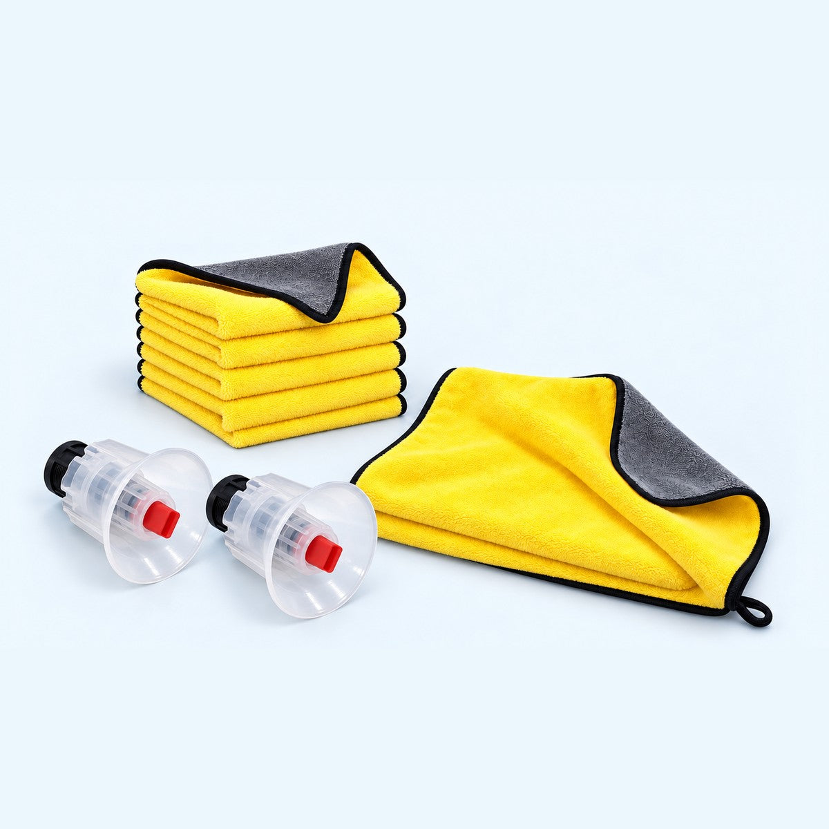 Contenu du kit lavage pro : 2 buses à mousse, 5 microfibres et serviette de séchage