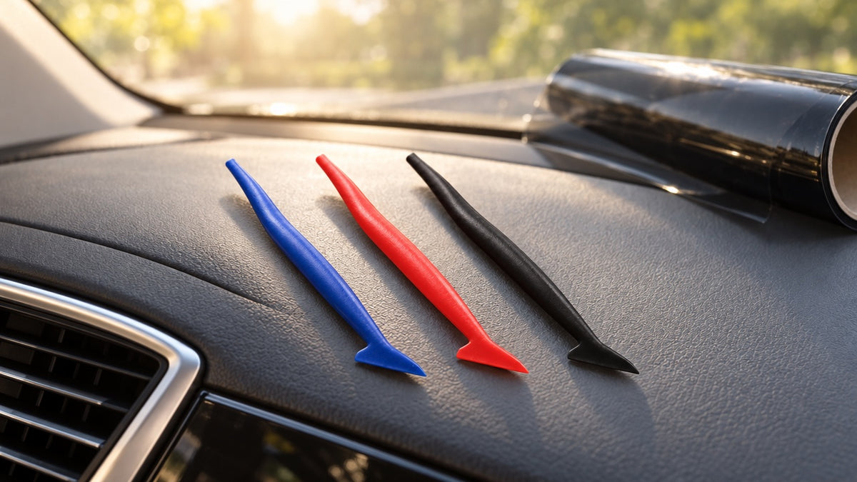 Micro-raclettes pour films et autocollants en situation sur une voiture, photo 4
