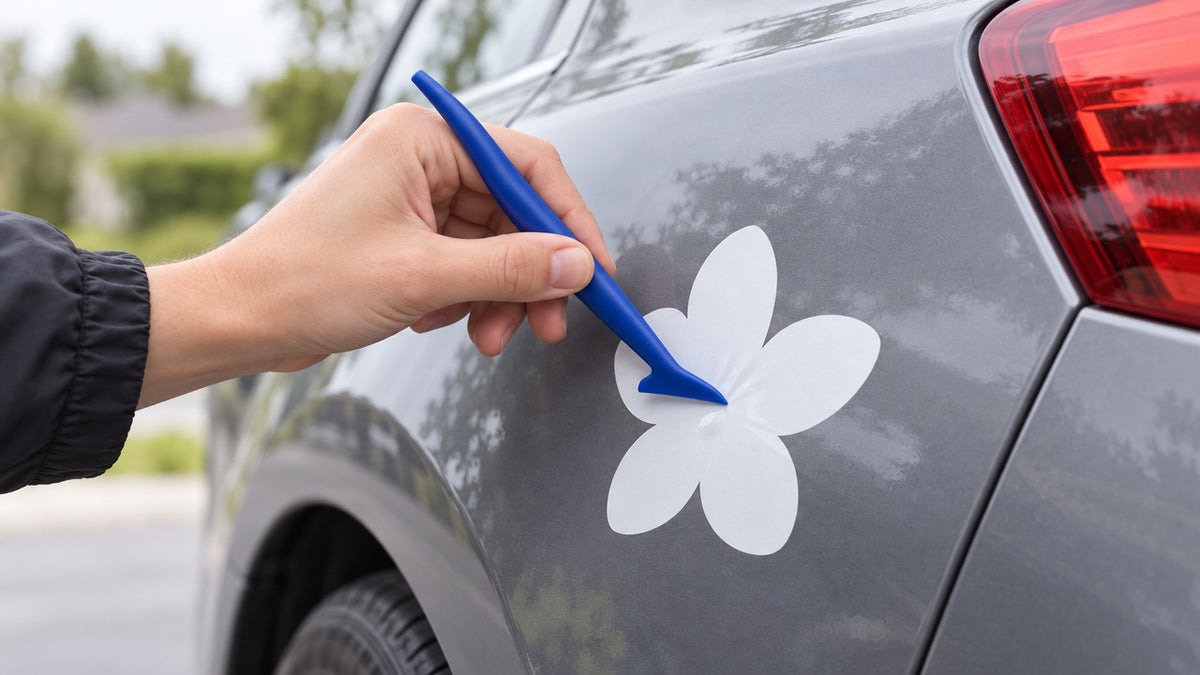 Micro-raclettes pour films et autocollants en situation sur une voiture, photo 5